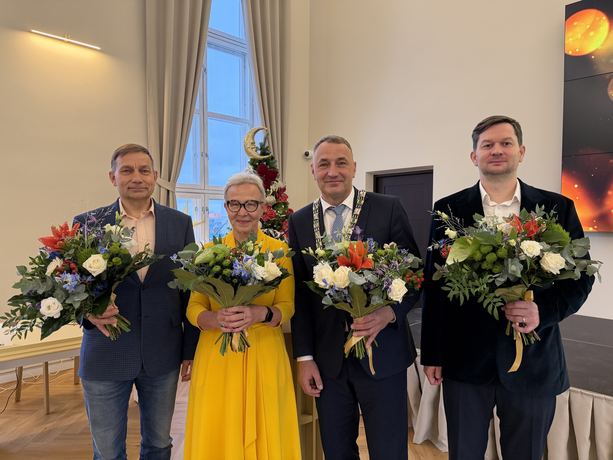 Kinnitati uus linnavalitsuse koosseis. Võru linnapeana jätkab Kalvi Kõva 💐 FOTO: Võru linn